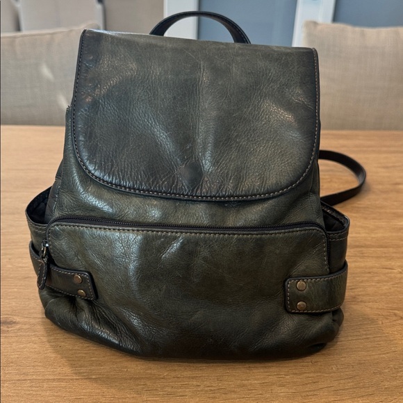 Wilsons Leather Genuine Leather Vintage Flap Backpack Olive Green Distressed Bag - Picture 14 of 16